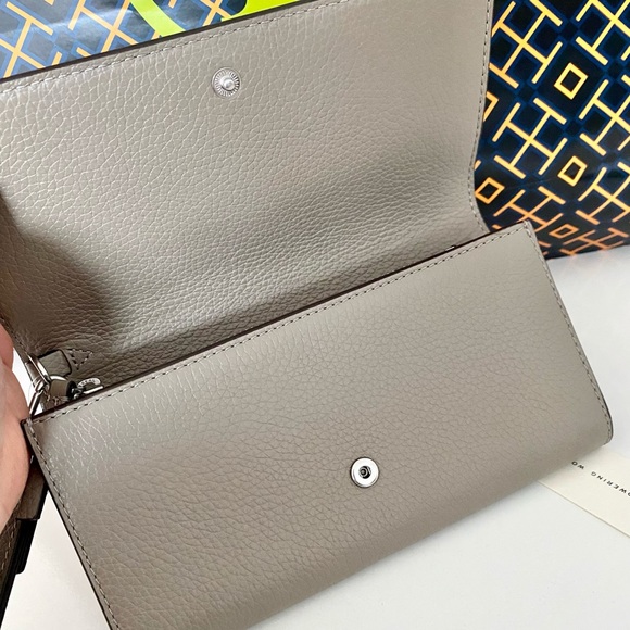 🔲NEW🔲🎊Tory Burch Britten wallet/wristlet/clutch/full size wallet/leather - Picture 10 of 10